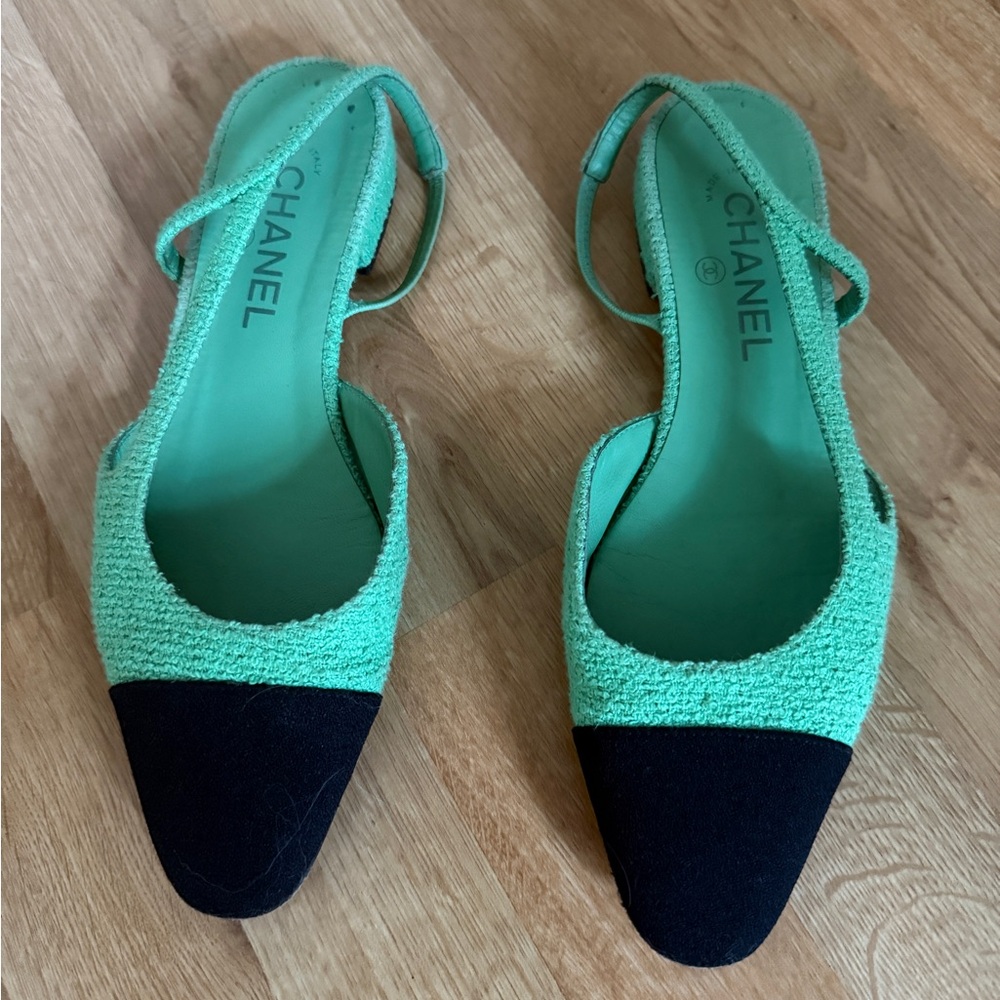 Chanel Women's Green and Black Slingback Shoes